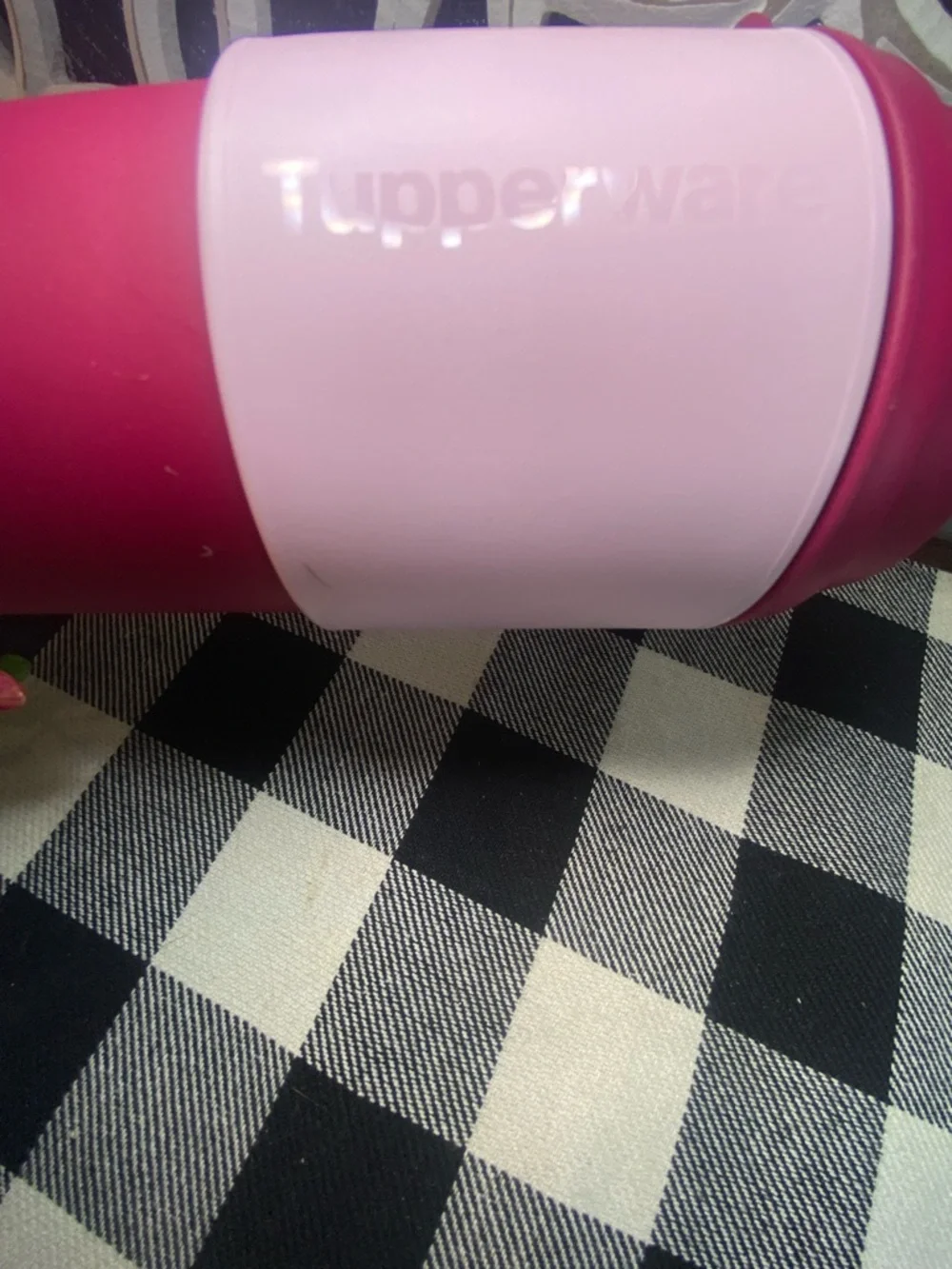 New Tupperware Two-Tone Pink Travel‎ Mug - Dark Rose and Light Pink
